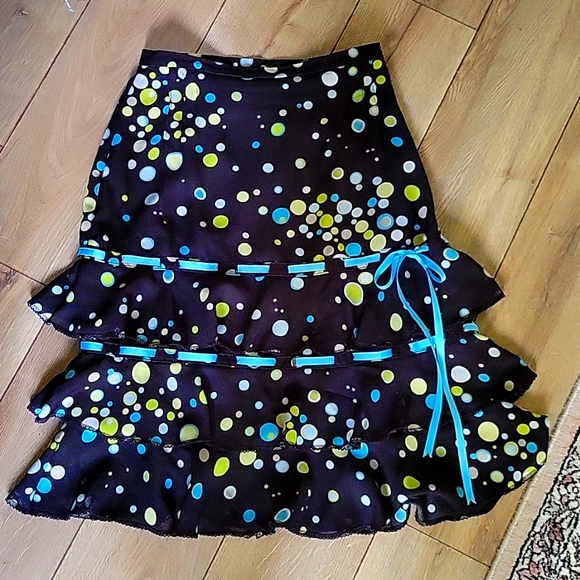 Flirty, tiered mid length Frank lyman skirt - Picture 1 of 4